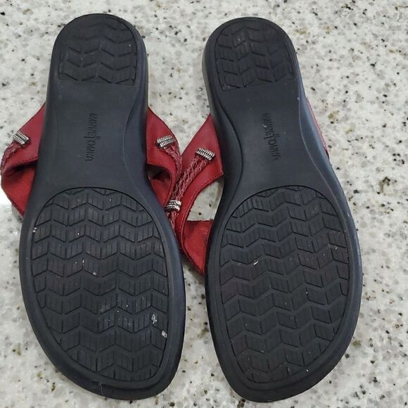Minnetonka Red Leather Flip Flop Sandals silver tone jewels braided leather, 10 - Picture 9 of 9
